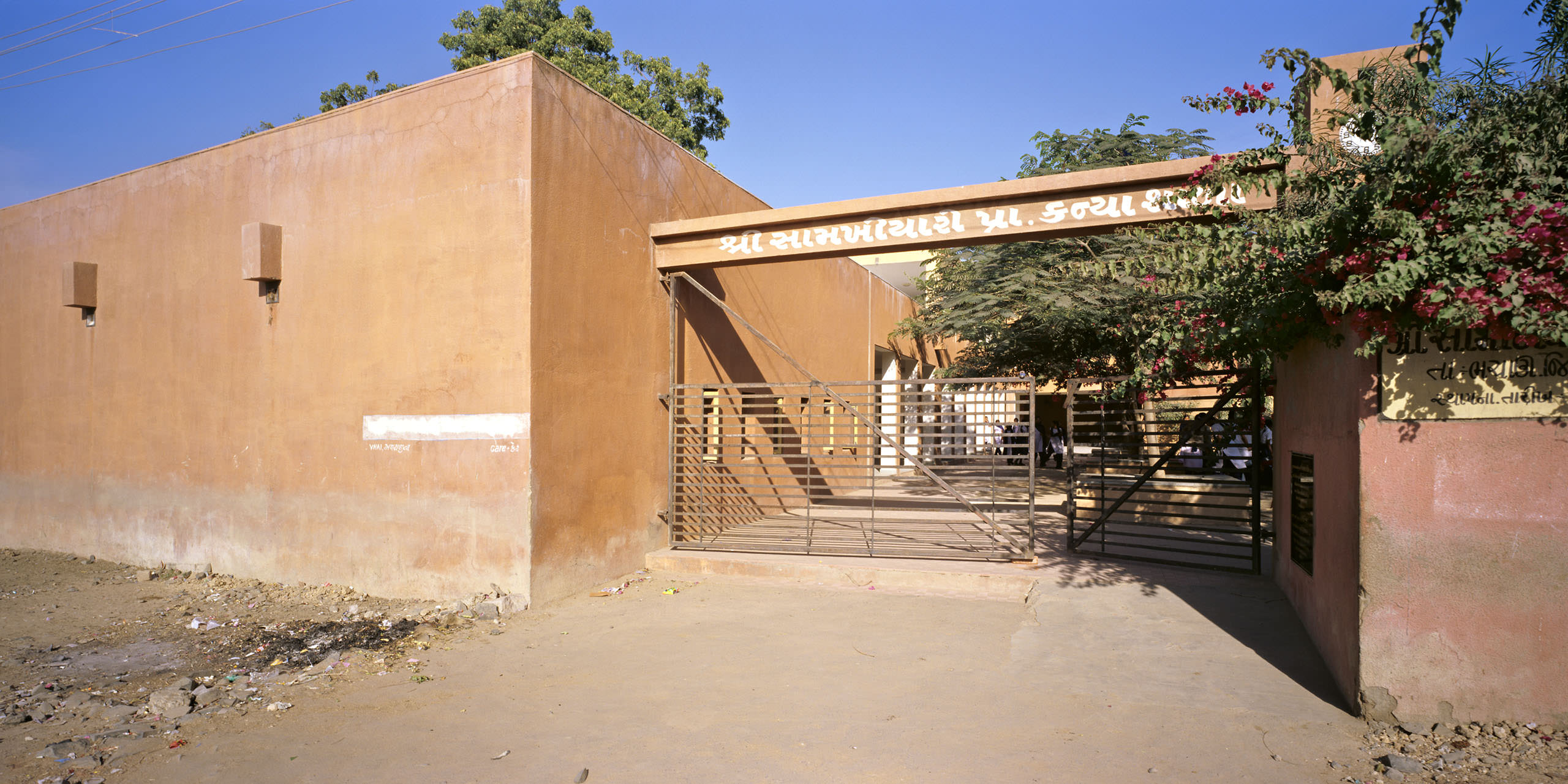 public buildings, samarkhiali, kutch